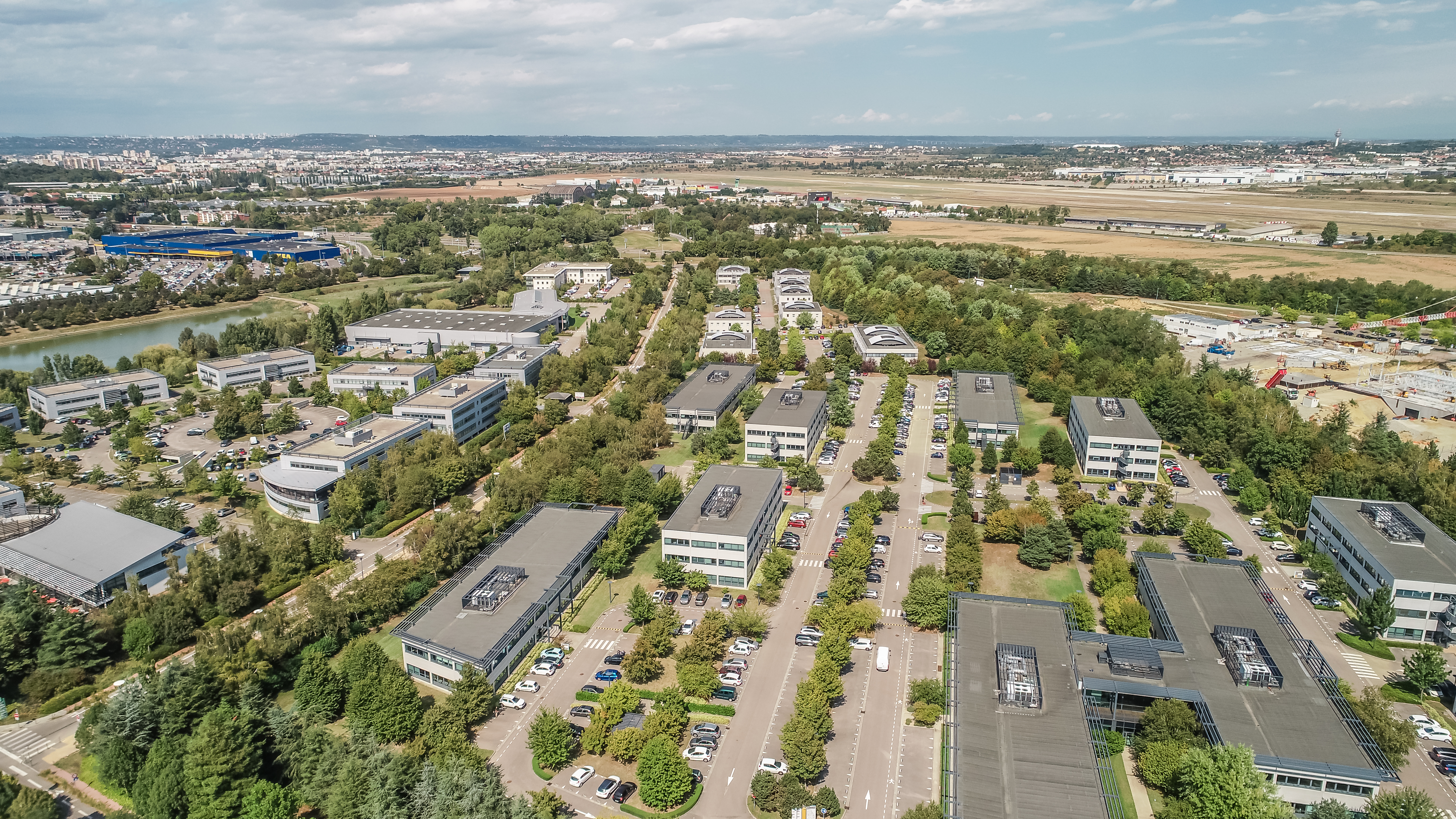 Activités/entrepôt, plateformes logistiques Rhône - Première couronne Lyon-Est - Locaux d'activité & entrepôts | JLL Activités/entrepôt, plateformes logistiques Rhône - Première couronne Lyon-Est - Locaux d'activité & entrepôts | JLL